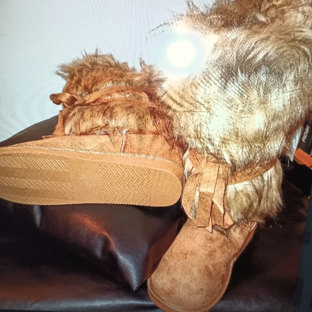 FAUX FUR LUG SOLE BOOTS   NWT